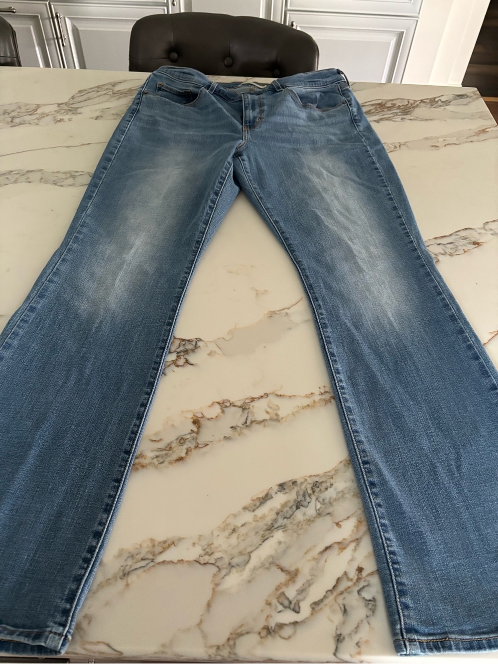 Women’s Mid Blue Straight-Leg Levi’s Jeans